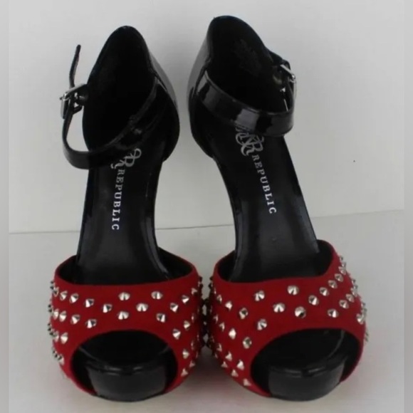 Sexy studded Pumps by R&R - Picture 2 of 3